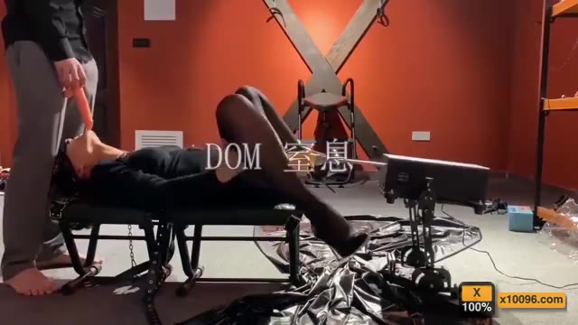 DOM深渊 女老板s调教成无脑服从sub—女老板s再经过第一次调教后，要求被调教成无脑服从的母狗sub